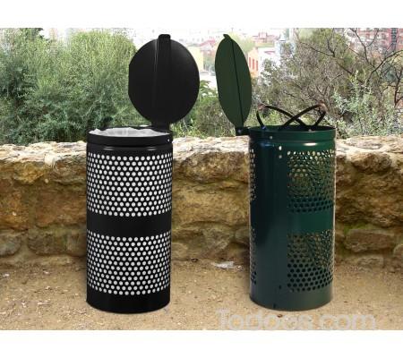 Outdoor Waste Receptacle With Lid