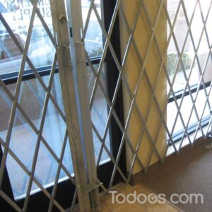 Double fixed metal accordion gates allow you to secure a wide entryway and still allow airflow. Buy online for fast shipping!
