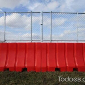 A water filled barrier wall consisting of industry-defining water filled construction barriers is packed with optimum features and innovative engineering.
