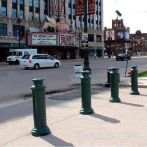 A sophisticated design, our Pawn Decorative Bollard Cover consists of a wide base with a clean finish and a flat-topped casting.