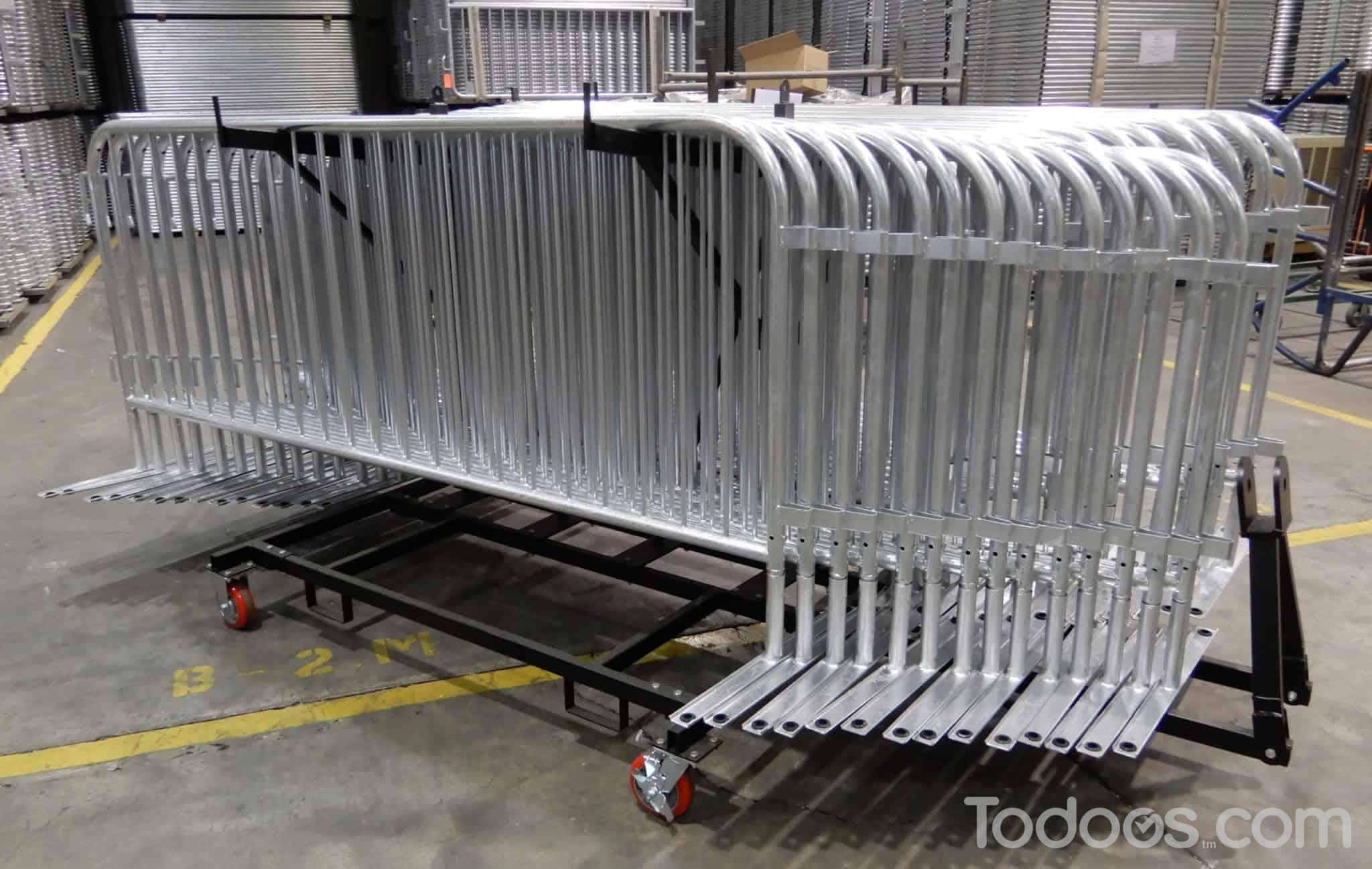 A barricade cart safely transports and stores steel barriers from the warehouse to the action zone – and back.